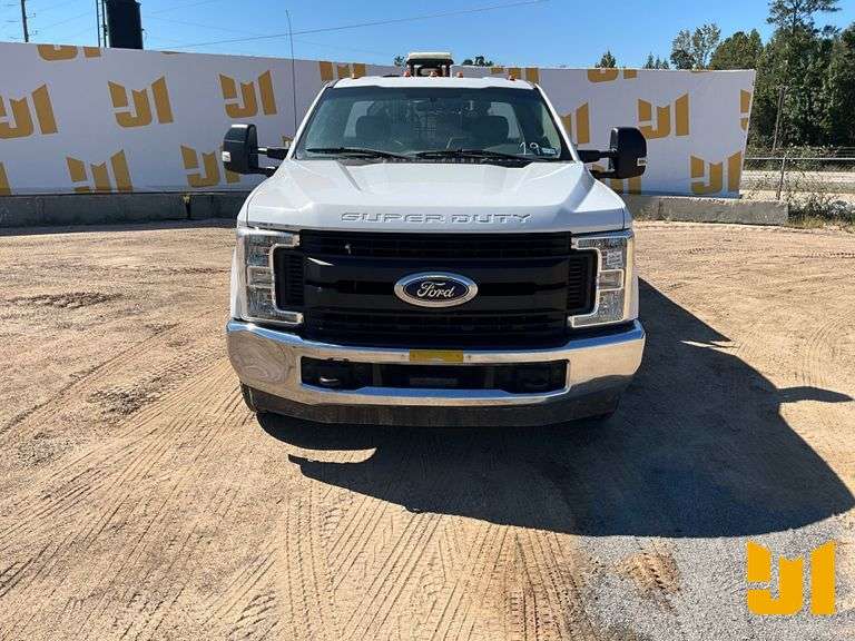 2018 FORD F-350XL SD S/A UTILITY TRUCK VIN: 1FDRF3G63JEC11906