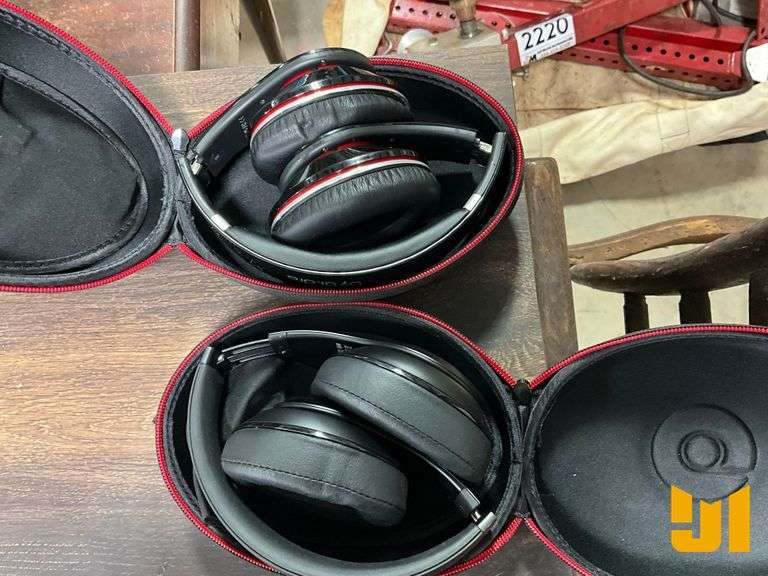 (2) WIRELESS BEATS HEADPHONES