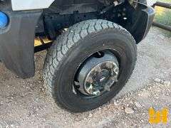 2019 CHEVROLET SILVERADO 6500 HD 4X4 BUCKET TRUCK VIN: 1HTKJPVM9KH885722