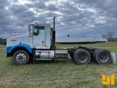2000 KENWORTH T800B TANDEM AXLE DAY CAB TRUCK TRACTOR VIN: ***853146