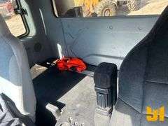 2007 INTERNATIONAL 8600 TANDEM AXLE SLEEPER TRUCK TRACTOR VIN: 1HSHXAHR27J552618