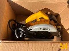UNUSED DEWALT DWE575 CIRCULAR SAW 7-1/4” LIGHTWEIGHT CIRCULAR SAW