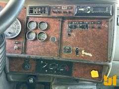 2003 KENWORTH T800 TRI-AXLE DUMP TRUCK VIN: 1NKDXUEXX3J383453