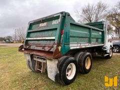 1998 VOLVO WG64 TANDEM AXLE DUMP TRUCK VIN: 4VHJCCFD7WN860211