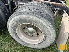 2009 KENWORTH T8 SERIES TANDEM AXLE DAY CAB TRUCK TRACTOR VIN: 1XKDD49X09J255885