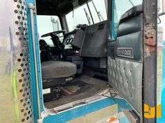 2001 KENWORTH W900L TANDEM AXLE TRUCK TRACTOR VIN: 874093