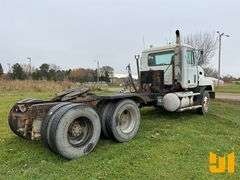 1995 MACK CH613 TANDEM AXLE DAY CAB TRUCK TRACTOR VIN: 1M1AA14Y0SW045852