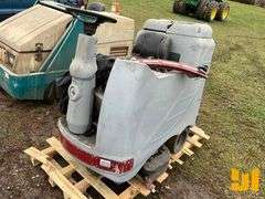 ADVANCE ADGRESSOR FLOOR SWEEPER