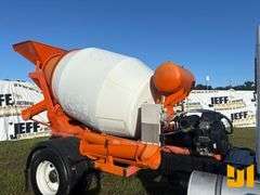 2018 KENWORTH T3 SERIES SINGLE AXLE REAR DISCHARGE MIXER TRUCK VIN: 2NKHHM6X2JM195027