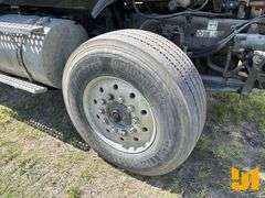 2003 KENWORTH T800 TRI-AXLE DUMP TRUCK VIN: 1NKDXUEXX3J383453