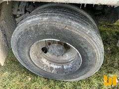 2005 STERLING TRUCK L7500 SERIES S/A ASPHALT DISTRIBUTOR TRUCK VIN: 2FZAASCS55AV42154