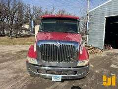 2005 INTERNATIONAL 8600 SINGLE AXLE SLEEPER TRUCK TRACTOR VIN: 1HSHXAHRX5J000376