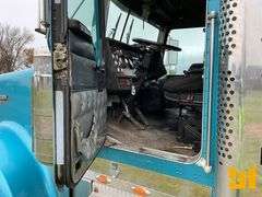 2001 KENWORTH W900L TANDEM AXLE TRUCK TRACTOR VIN: 874093