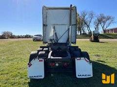 2014 MACK CXU (PINNACLE) TANDEM AXLE TRUCK TRACTOR VIN: 1M1AW07YXEM040682