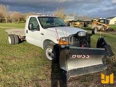 1999 FORD F-450 SINGLE AXLE REGULAR CAB 4X4 FLATBED TRUCK VIN: 1FDXF46F5XEA34055