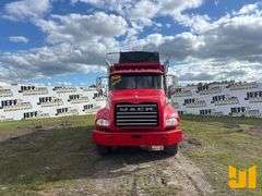 2017 MACK GU813 (GRANITE) TRI-AXLE DUMP TRUCK VIN: 1M2AX16C3HM037843