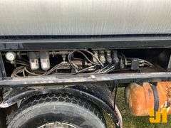 1994 FORD F-800 S/A ASPHALT DISTRIBUTOR TRUCK VIN: 1FDYK84E4RVA07420