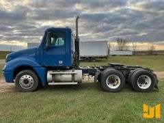 2007 FREIGHTLINER COLUMBIA TANDEM AXLE DAY CAB TRUCK TRACTOR VIN: 1FUJA6CGX7LX37768
