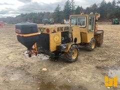 TRACKLESS VEHICLES SIDE WALK MACHINE