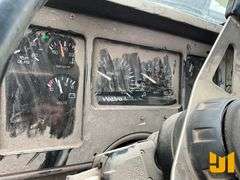 1998 VOLVO WG64 TANDEM AXLE DUMP TRUCK VIN: 4VHJCCFD7WN860211