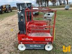 2012 SKYJACK SJ12 SN: 14001542 VERTICAL MAST LIFT