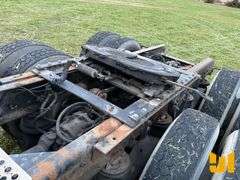 2000 KENWORTH T800B TANDEM AXLE DAY CAB TRUCK TRACTOR VIN: ***853146