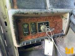 2003 KENWORTH T800 TRI-AXLE DUMP TRUCK VIN: 1NKDXUEXX3J383453