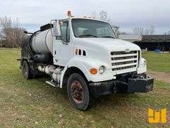 2005 STERLING TRUCK L7500 SERIES S/A ASPHALT DISTRIBUTOR TRUCK VIN: 2FZAASCS55AV42154