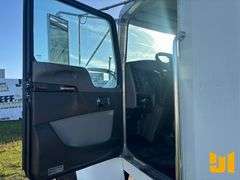 2018 KENWORTH T3 SERIES SINGLE AXLE REAR DISCHARGE MIXER TRUCK VIN: 2NKHHM6X2JM195027