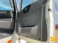 2018 INTERNATIONAL LT625 TANDEM AXLE DAY CAB TRUCK TRACTOR VIN: 3HCDZAPR9JL172195