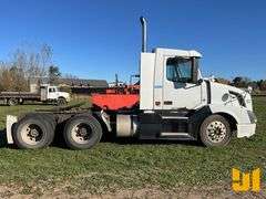 2007 VOLVO TRUCK VNL TANDEM AXLE DAY CAB TRUCK TRACTOR VIN: 4V4NC9GH47N481594