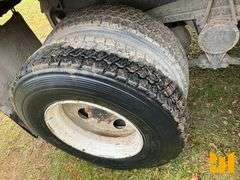 1998 VOLVO WG64 TANDEM AXLE DUMP TRUCK VIN: 4VHJCCFD7WN860211