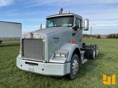 2009 KENWORTH T8 SERIES TANDEM AXLE DAY CAB TRUCK TRACTOR VIN: 1XKDD49X09J255885