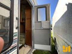 1996 KOMFORT 26FS FIFTH WHEEL CAMPER VIN: K53KFM21T1017287