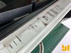 1998 VOLVO WG64 TANDEM AXLE DUMP TRUCK VIN: 4VHJCCFD7WN860211