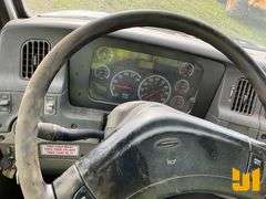 2005 STERLING TRUCK L7500 SERIES S/A ASPHALT DISTRIBUTOR TRUCK VIN: 2FZAASCS55AV42154