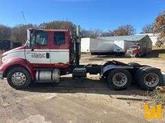 2005 INTERNATIONAL 8600 SINGLE AXLE SLEEPER TRUCK TRACTOR VIN: 1HSHXAHRX5J000376