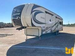 2016 JAYCO PINNACLE 36FBTS FIFTH WHEEL CAMPER VIN: 1UJCJ0BV1G1RL0240