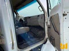 2005 STERLING TRUCK L7500 SERIES S/A ASPHALT DISTRIBUTOR TRUCK VIN: 2FZAASCS55AV42154