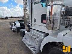 2018 KENWORTH T8 SERIES TRI AXLE DAY CAB TRUCK TRACTOR VIN: 1XKDP4EX0JR188496