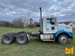 2000 KENWORTH T800B TANDEM AXLE DAY CAB TRUCK TRACTOR VIN: ***853146