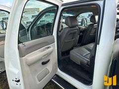 2011 CHEVROLET SILVERADO SINGLE AXLE CREW CAB 4X4 FLATBED TRUCK VIN: 1GB4KZCL7BF235859