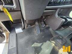 2018 KENWORTH T8 SERIES TRI AXLE DAY CAB TRUCK TRACTOR VIN: 1XKDP4EX0JR188496