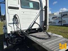 2009 VOLVO TRUCK VNL TANDEM AXLE DAY CAB TRUCK TRACTOR VIN: 4V5NC9EG69N271264