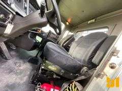 2009 KENWORTH T8 SERIES TANDEM AXLE DAY CAB TRUCK TRACTOR VIN: 1XKDD49X09J255885