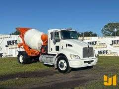 2018 KENWORTH T3 SERIES SINGLE AXLE REAR DISCHARGE MIXER TRUCK VIN: 2NKHHM6X2JM195027