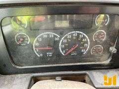 2005 STERLING TRUCK L7500 SERIES S/A ASPHALT DISTRIBUTOR TRUCK VIN: 2FZAASCS55AV42154