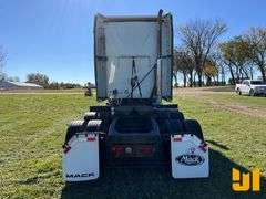 2014 MACK CXU (PINNACLE) TANDEM AXLE TRUCK TRACTOR VIN: 1M1AW07Y5EM040685