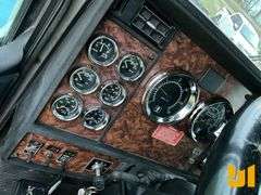 2000 KENWORTH T800B TANDEM AXLE DAY CAB TRUCK TRACTOR VIN: ***853146