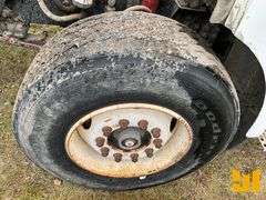 1998 VOLVO WG64 TANDEM AXLE DUMP TRUCK VIN: 4VHJCCFD7WN860211